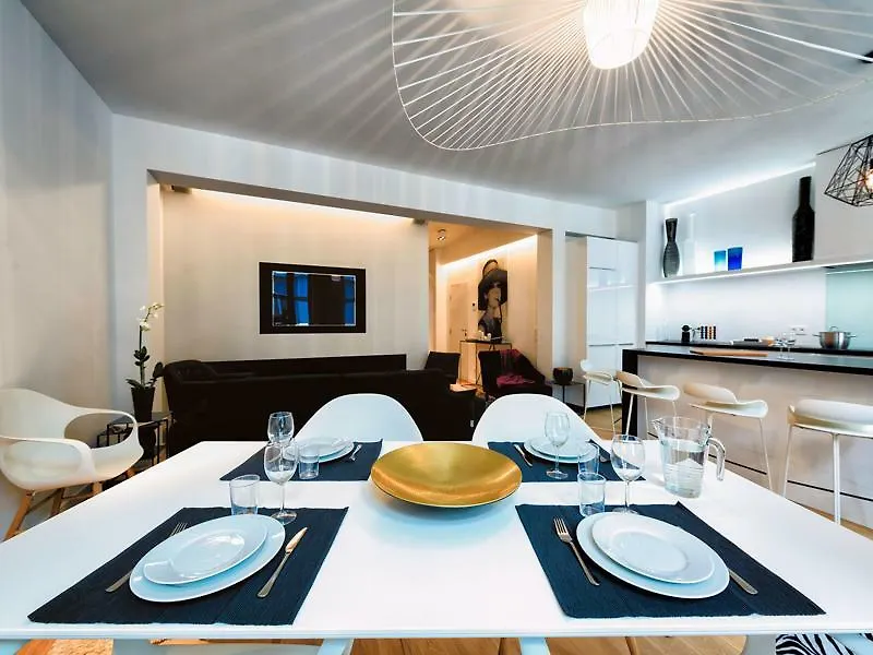 Charles Home - Grand Place Aparthotel Брюссель