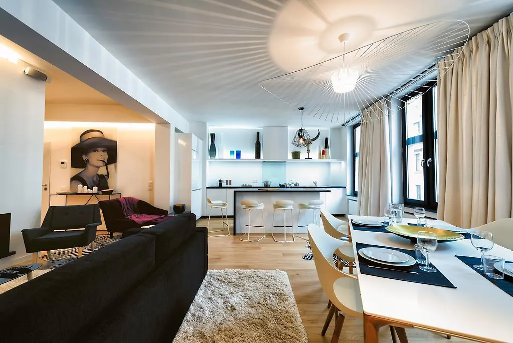 Charles Home - Grand Place Aparthotel