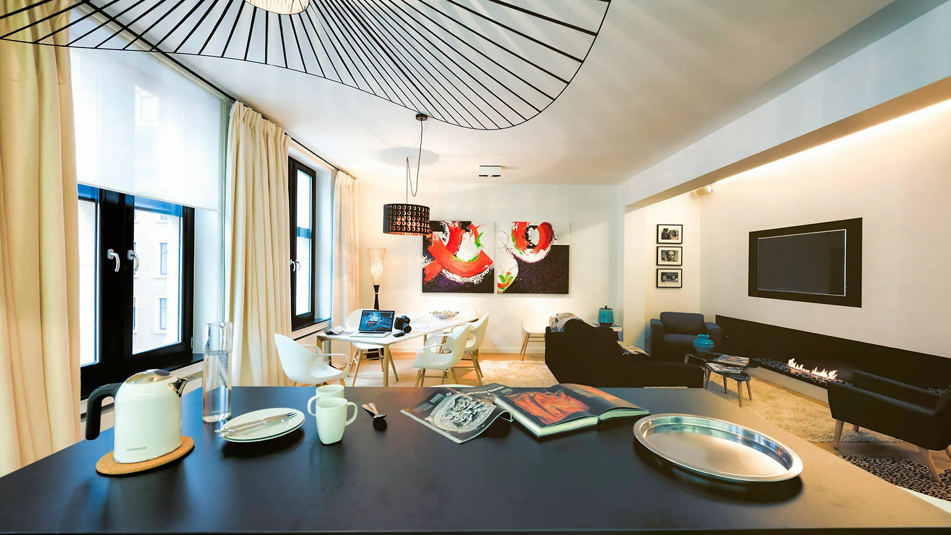 Charles Home - Grand Place Aparthotel