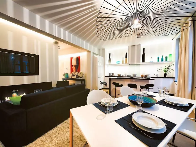 Charles Home - Grand Place Aparthotel