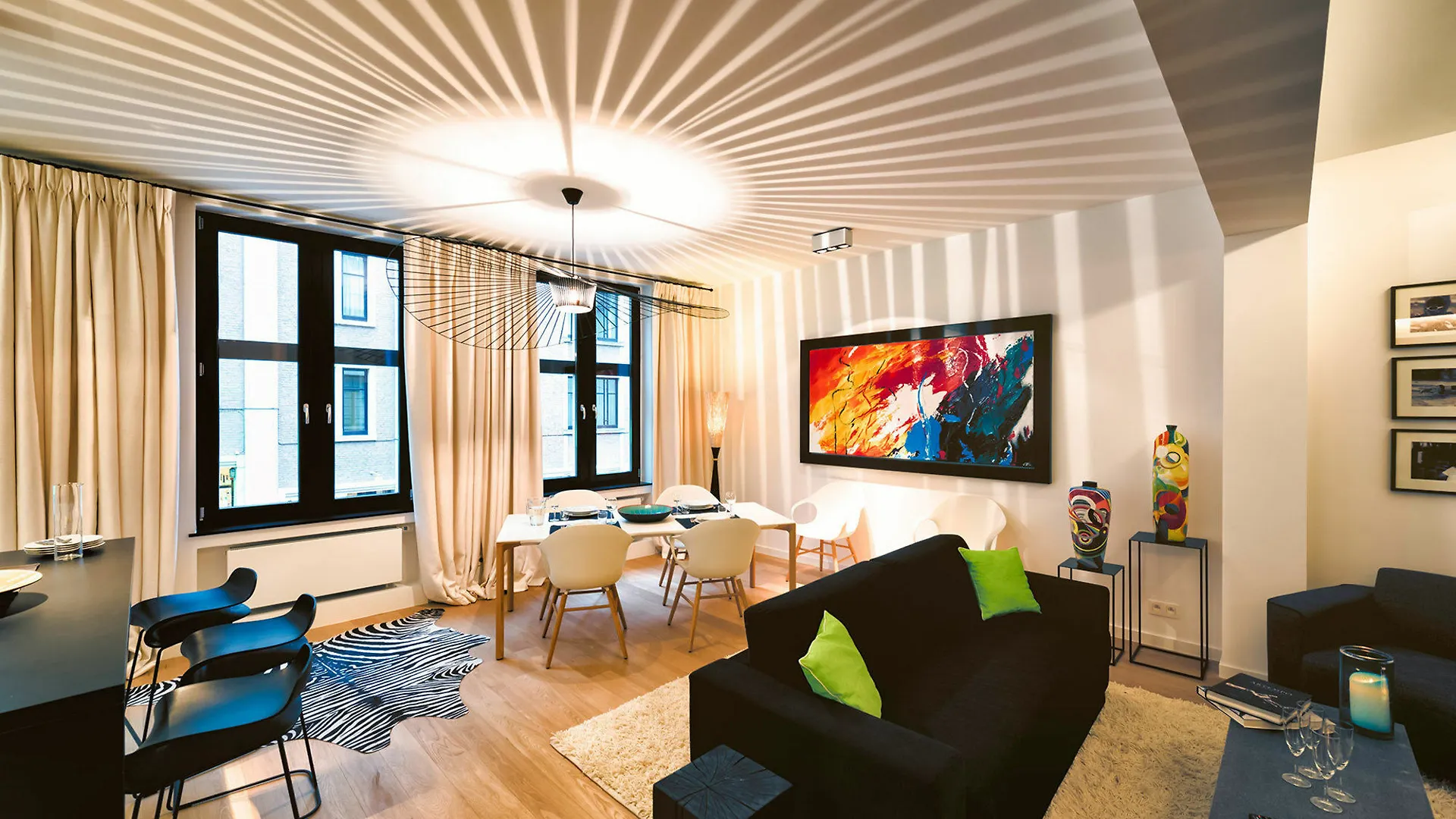 Charles Home - Grand Place Aparthotel