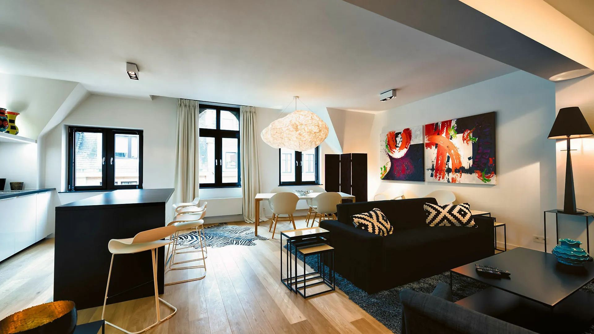 Charles Home - Grand Place Aparthotel