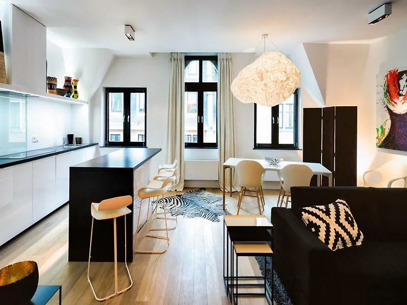 Charles Home - Grand Place Aparthotel