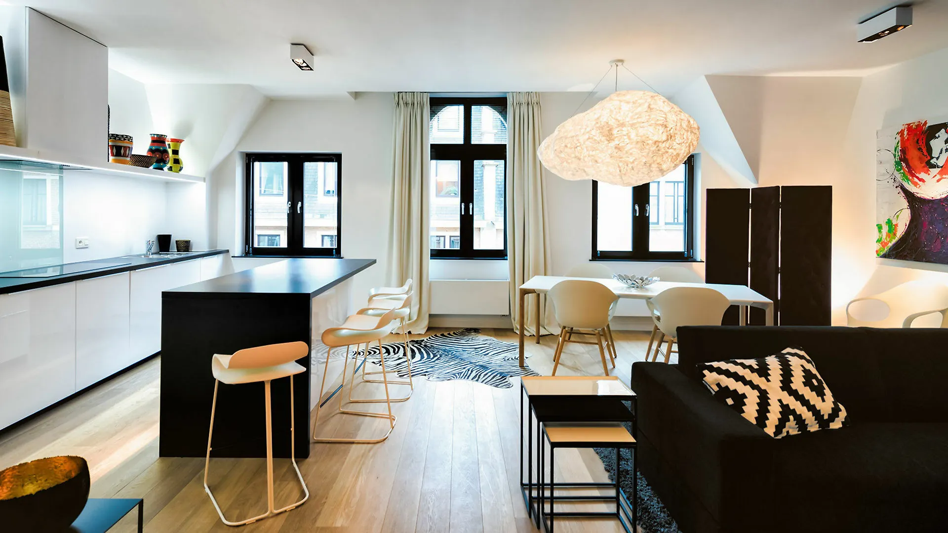 Charles Home - Grand Place Aparthotel