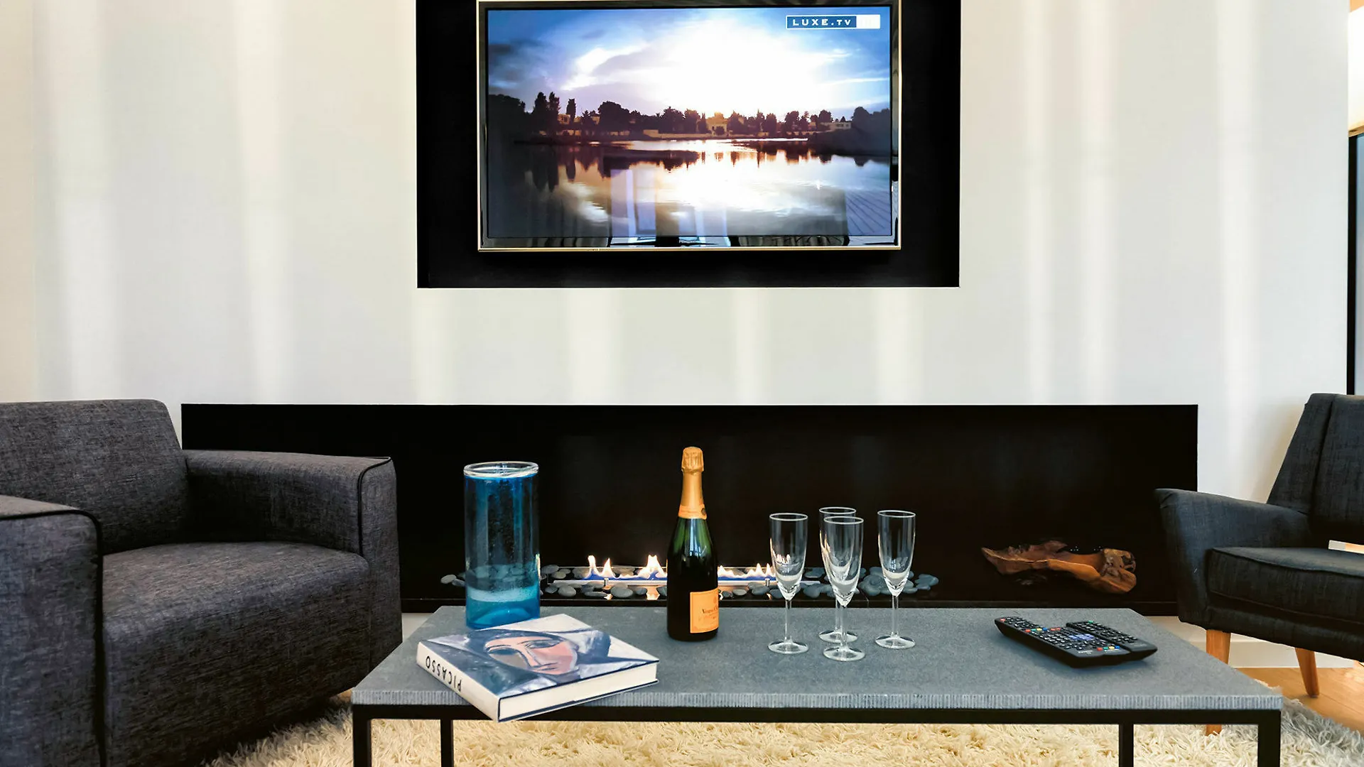 Charles Home - Grand Place Aparthotel