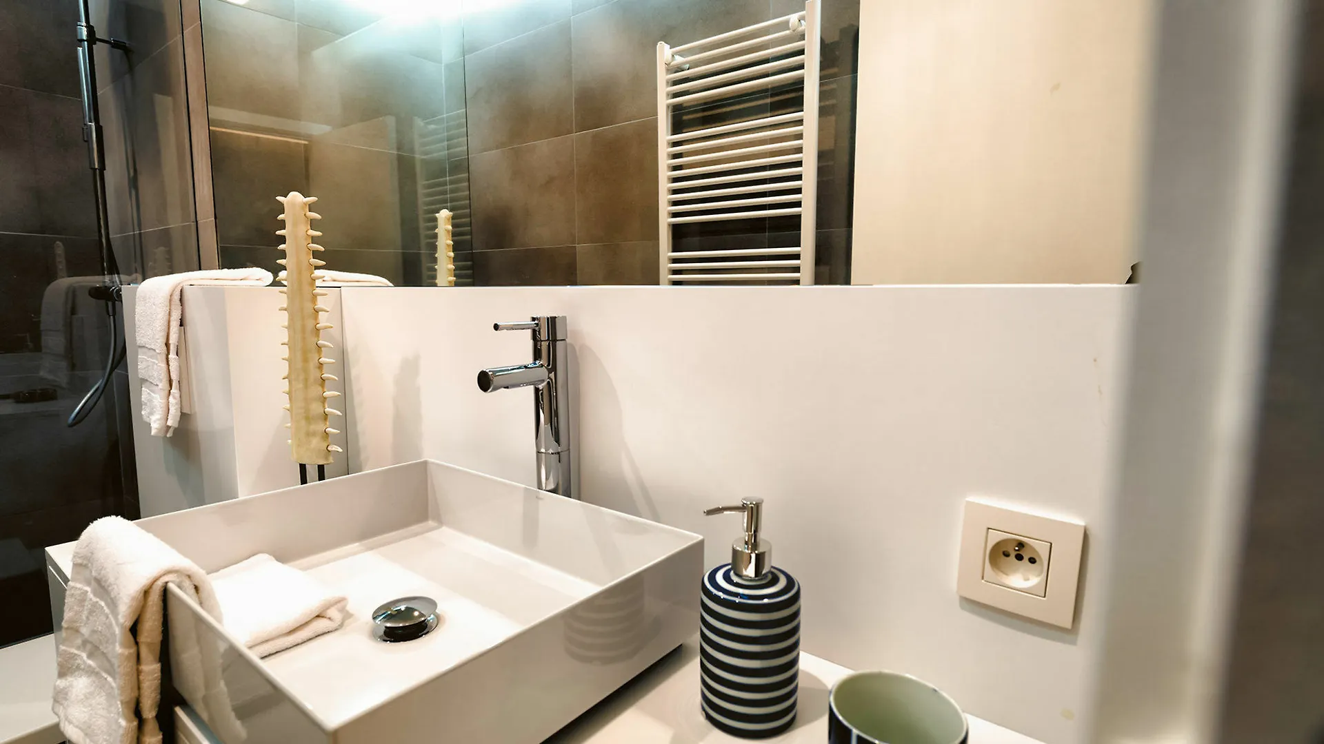 Charles Home - Grand Place Aparthotel 4*, Brussels