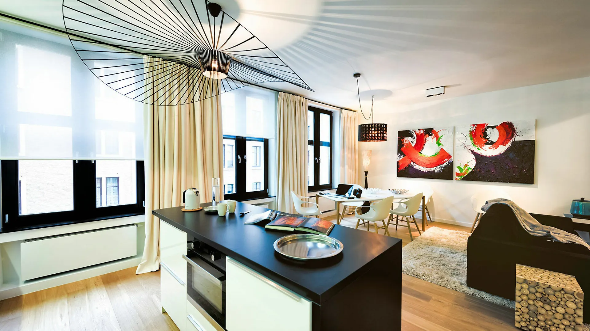 Charles Home - Grand Place Aparthotel